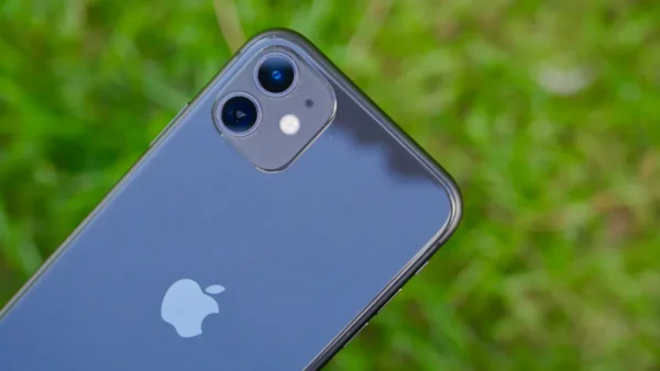iPhone 11 SEMINUEVO - Imagen 2